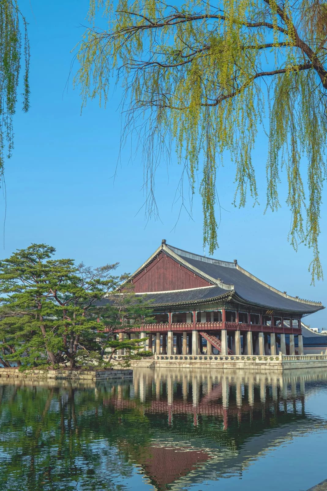 Gyeonghoeru Pavilion on its pond at Gyeongbokgung Palace, Seoul