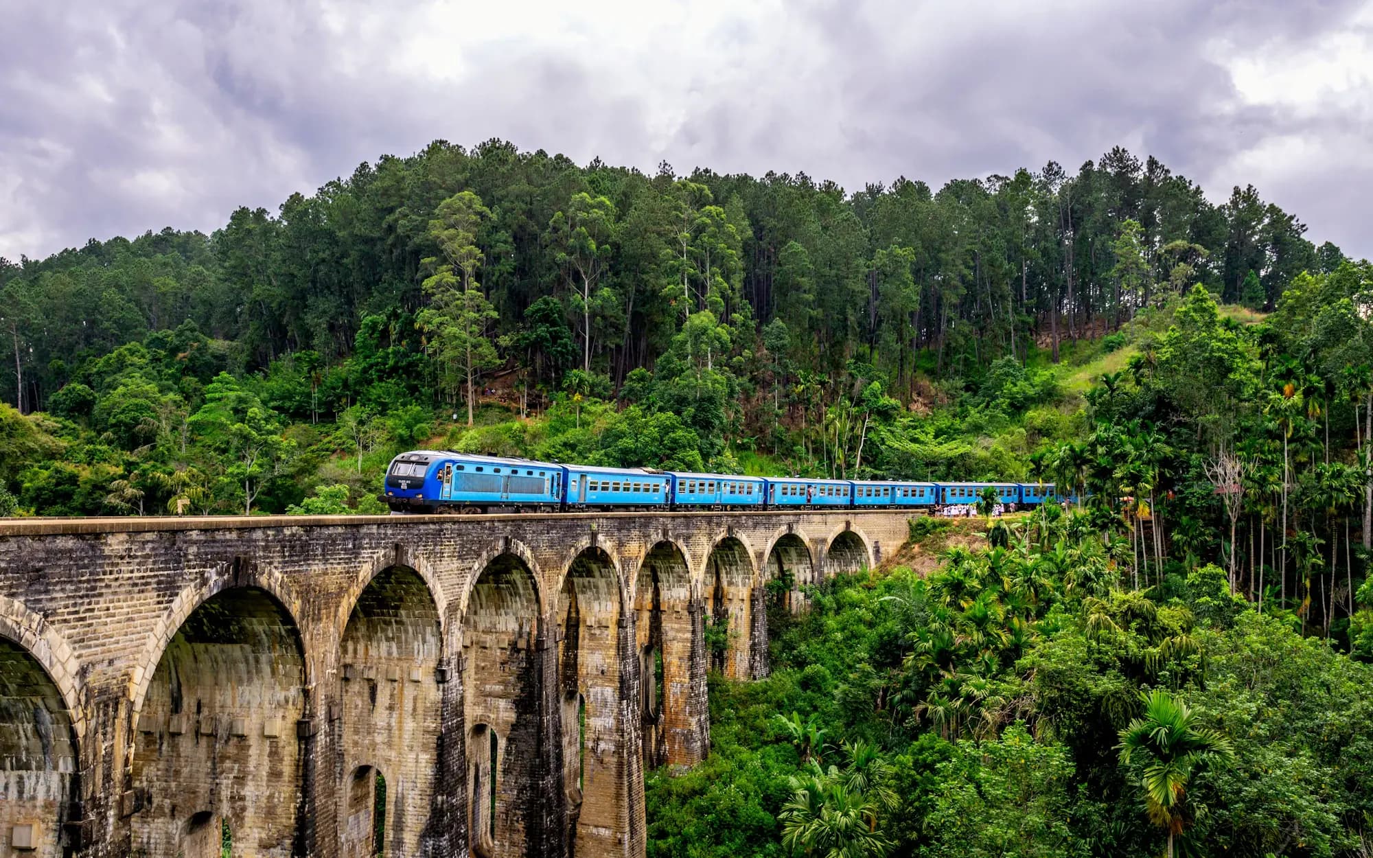 A train crossing the Nine Arch Bridge in the hills near Ella